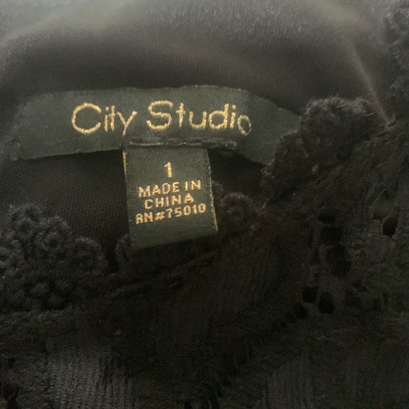 Black Lace flare dress - Picture 2 of 3